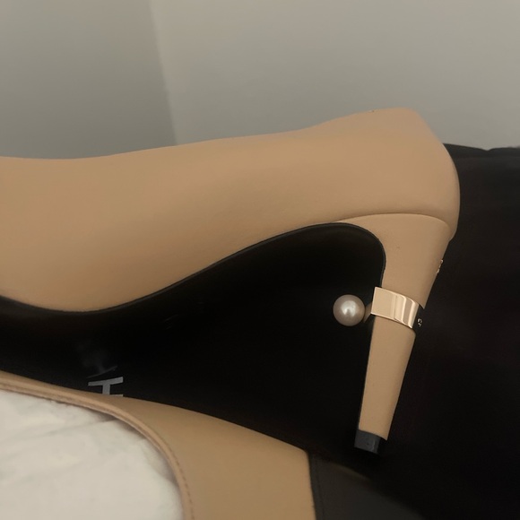 Brand new Chanel Pumps - Picture 3 of 7